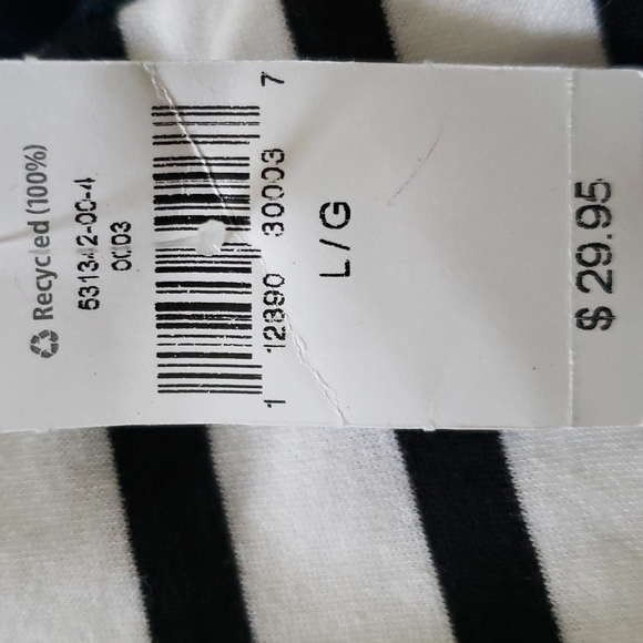 Black and white striped Gap Tshirt - Picture 3 of 3